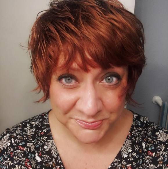 Meet your Posher, Lisa - Picture 1 of 1